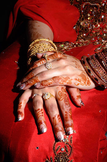 Henna hands